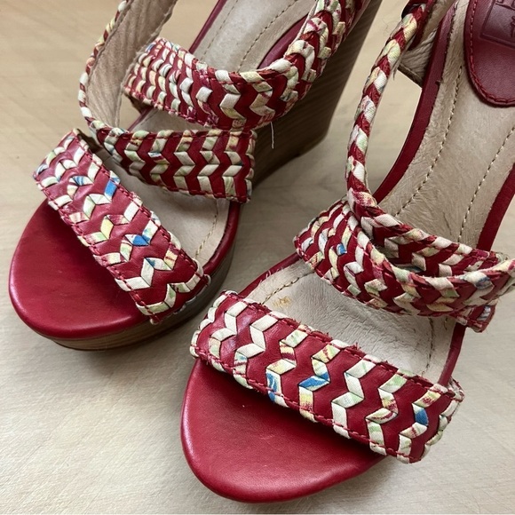Frye Wedge Sandals Women’s Size 7 Corrina Whipstitch Leather Red Multicolor - Picture 4 of 9